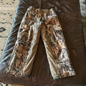 Small cargo camo hunting pants.